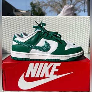 Nike Dunk Low Essential
Paisley Pack Green (Women's)